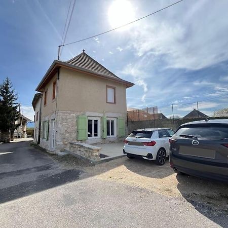 La Maison L'Oiseau Bleu Saint-Victor-de-Morestel Екстер'єр фото