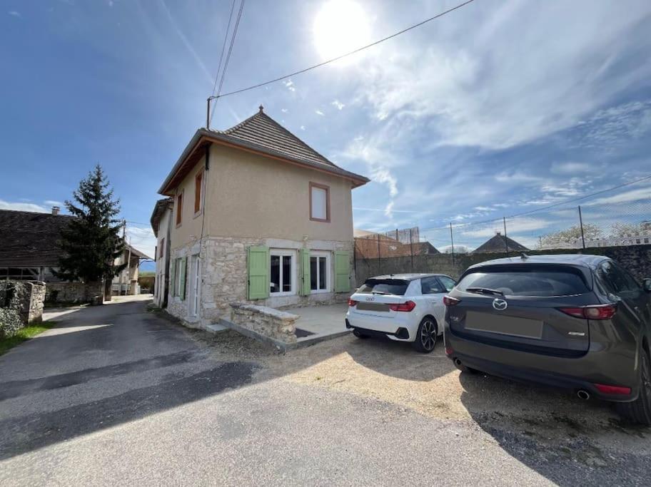 La Maison L'Oiseau Bleu Saint-Victor-de-Morestel Екстер'єр фото